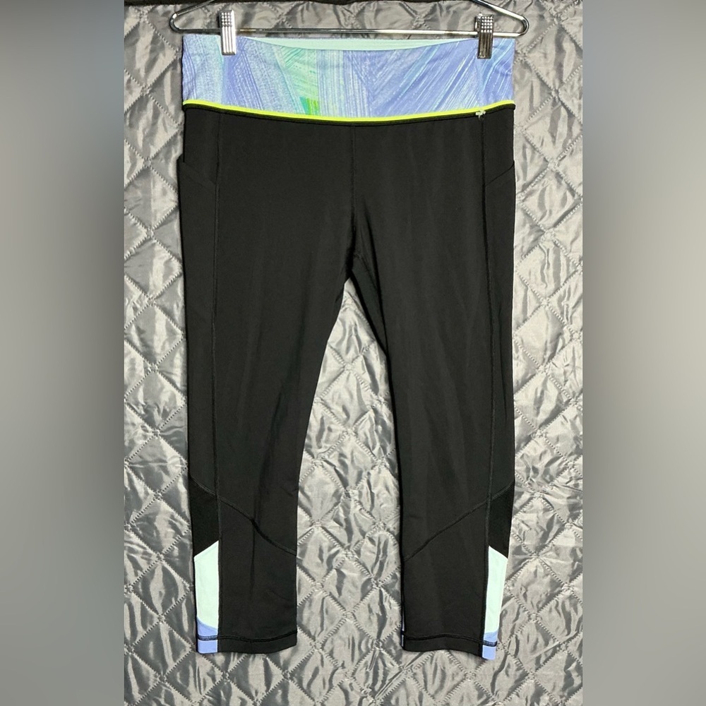 Lululemon Crop Leggings Size 10 - Black with Patterned Waist & Mesh Details - Picture 2 of 10